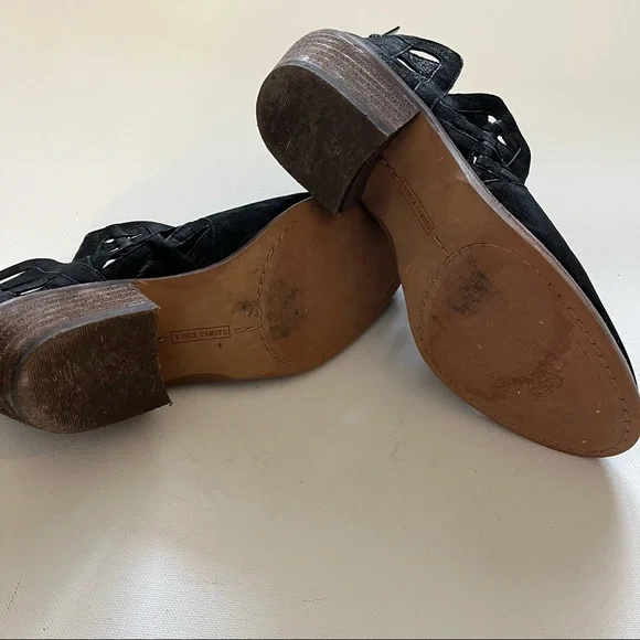 Vince Camuto Peera Black Leather Cut Out Ankle Bootie size 6.5 - Picture 13 of 13